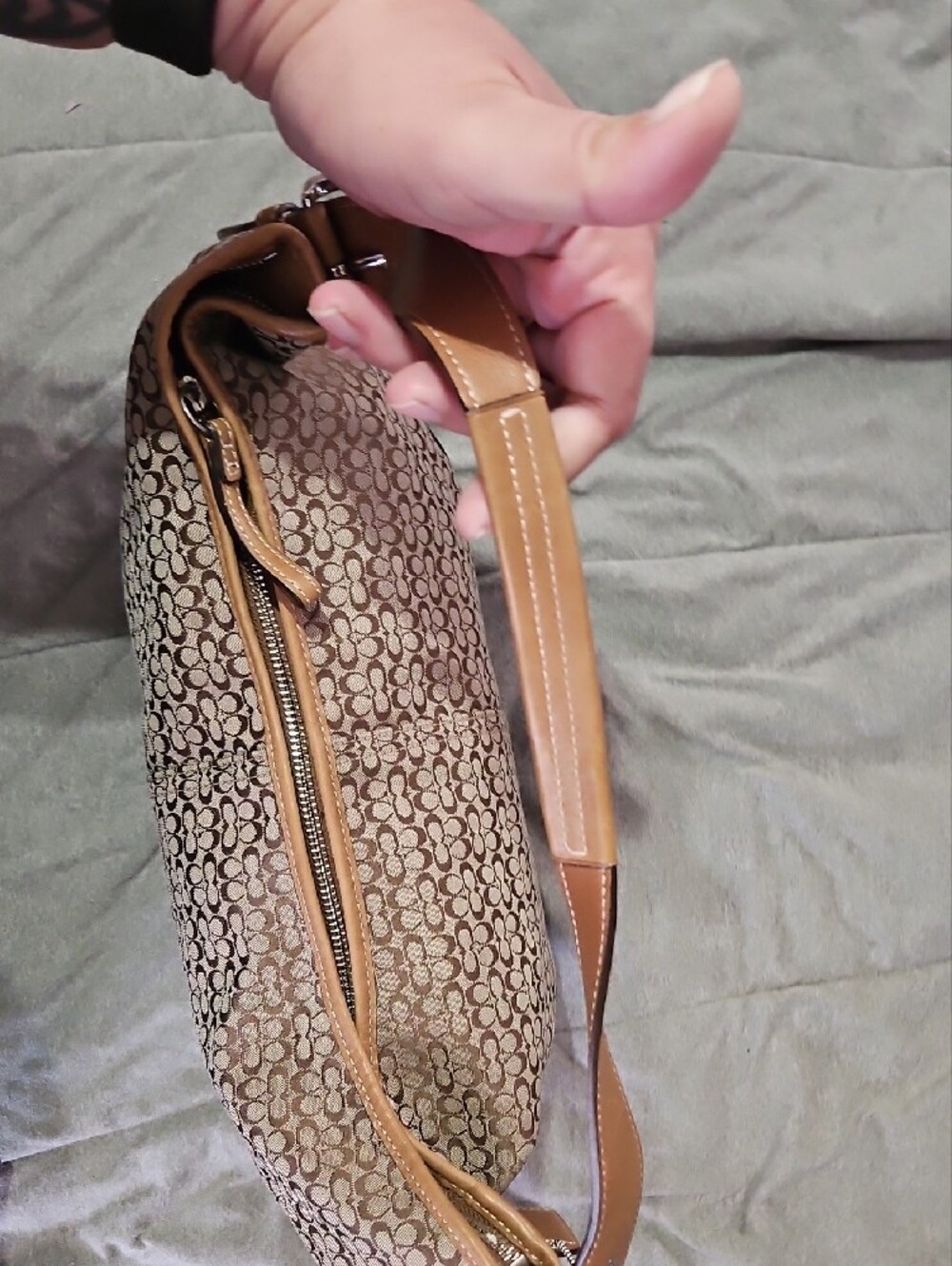 Vintage Coach Signature Canvas Shoulder Bag in Brown and Tan EUC - Picture 7 of 11